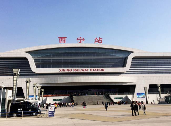 江岸西宁高铁站